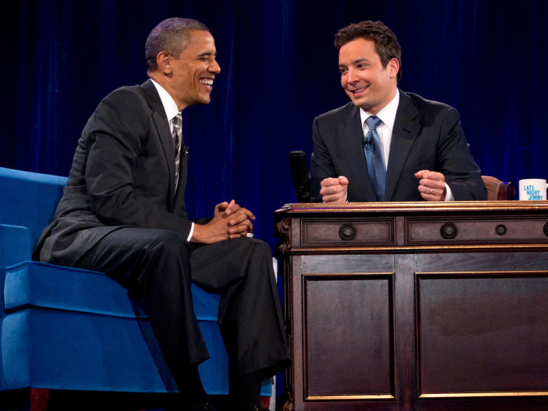 Sobre Obama e Jimmy Fallon dão as notícias com voz sexy